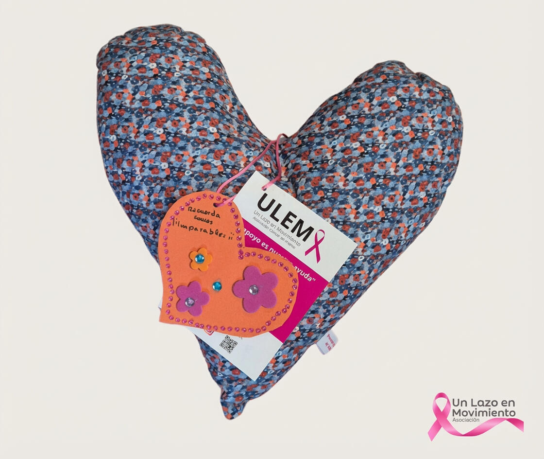 Almohada del corazón By ULEM. Un Proyectos de la Asociación Un Lazo en Movimiento contra el Cáncer de mama.
